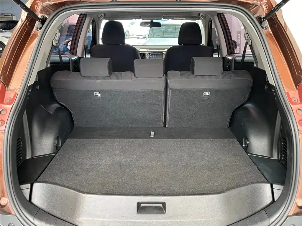 Toyota RAV4 2016 — фото 15