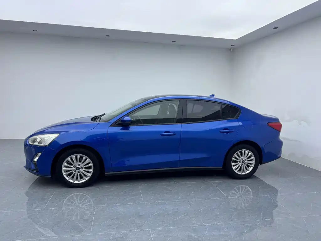 Ford Focus 2018 — фото 15