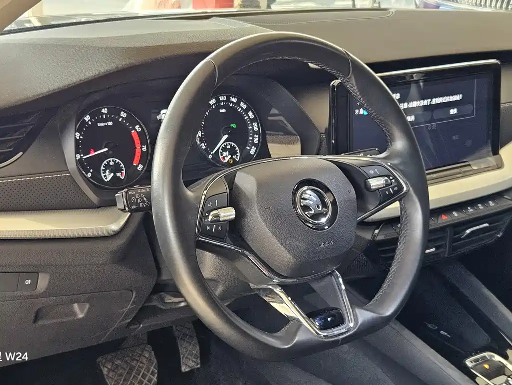 Skoda Octavia 2022 — фото 21