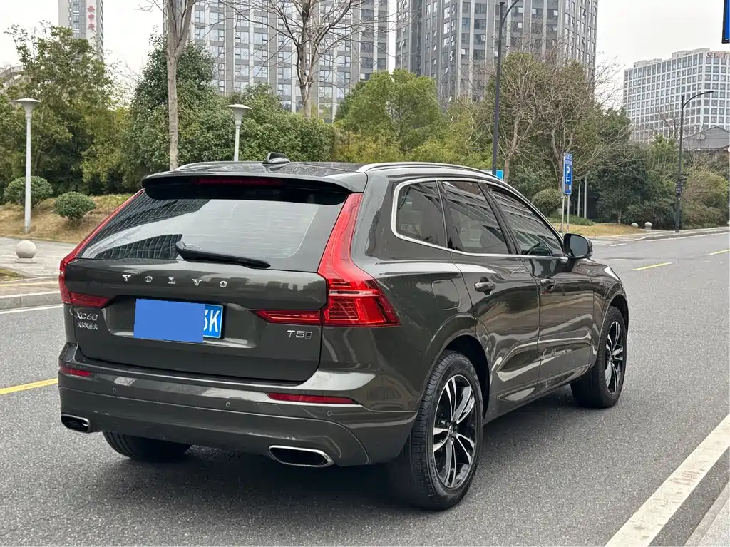 Volvo XC60 2019 — фото 11