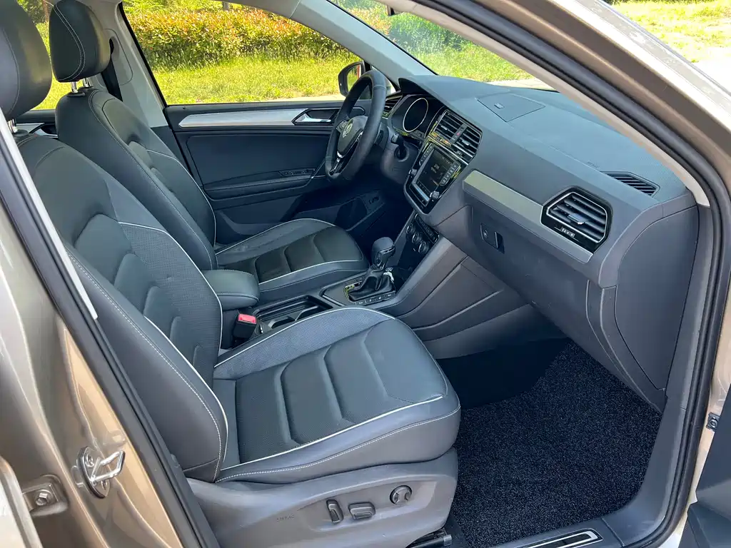 Volkswagen Tiguan L 2017 — фото 12