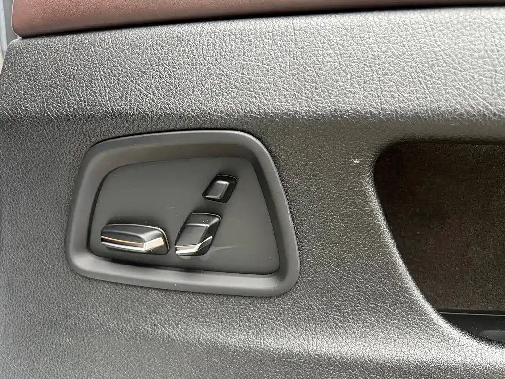 BMW 5 Series 2017 — фото 15