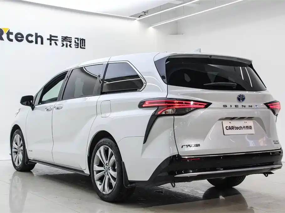 Toyota Sienna 2023 — фото 4