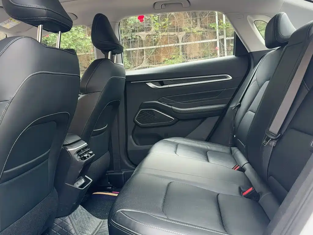 Geely Emgrand 2022
