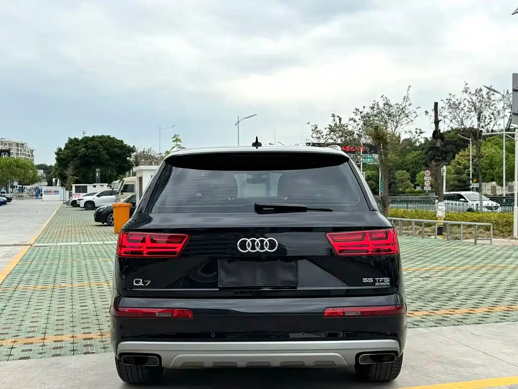Audi Q7 2019 — фото 6