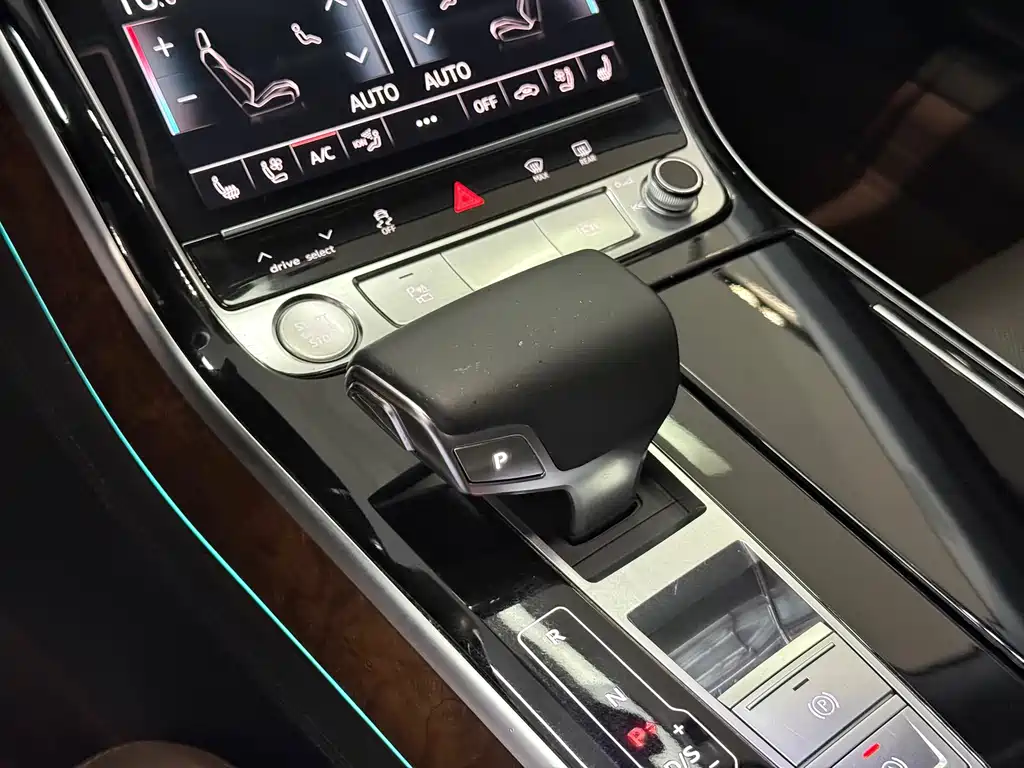 Audi A8 2020 — фото 9