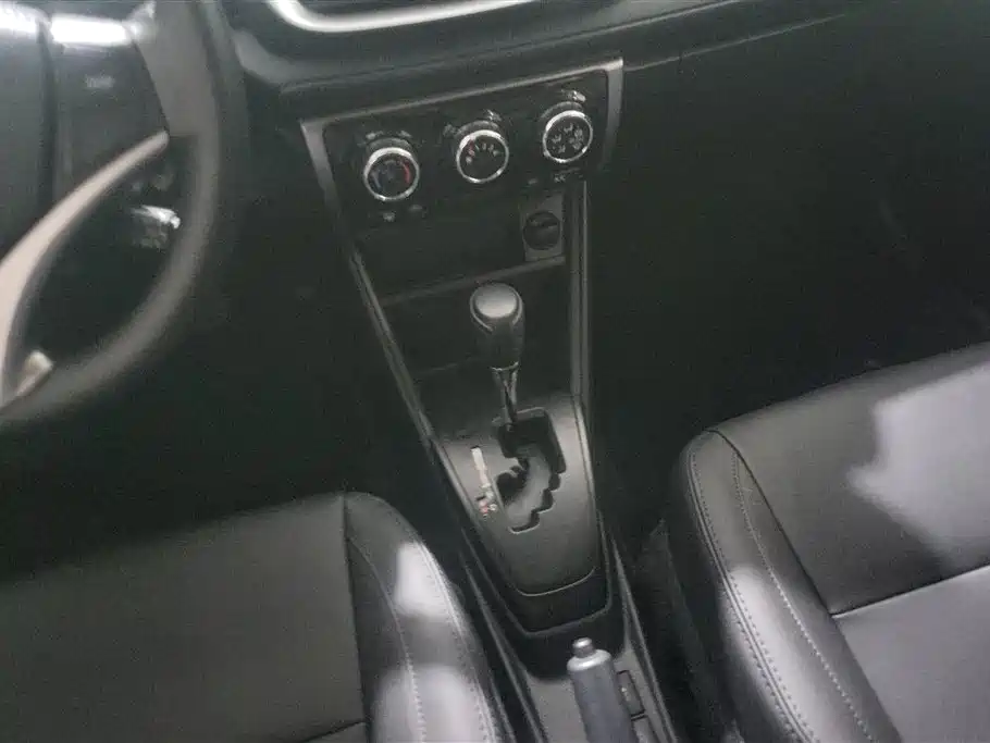 Toyota Yaris L 2022 — фото 16