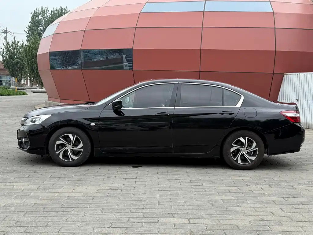 Honda Accord 2017 — фото 7