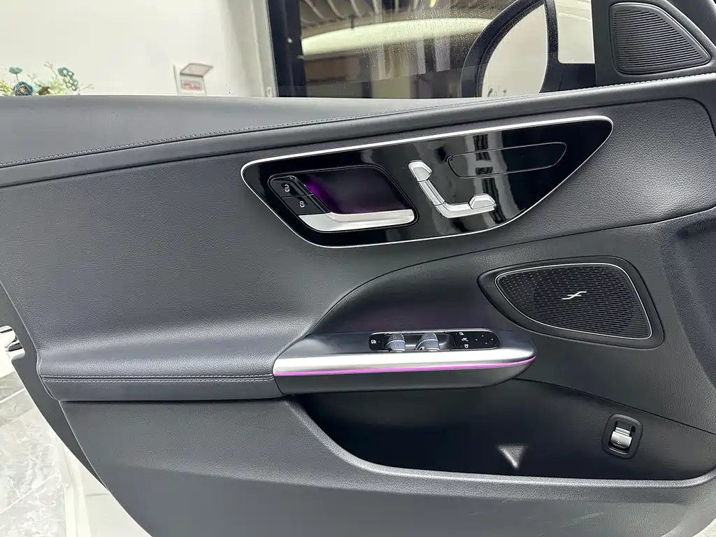Mercedes-Benz C-Class 2023 — фото 13