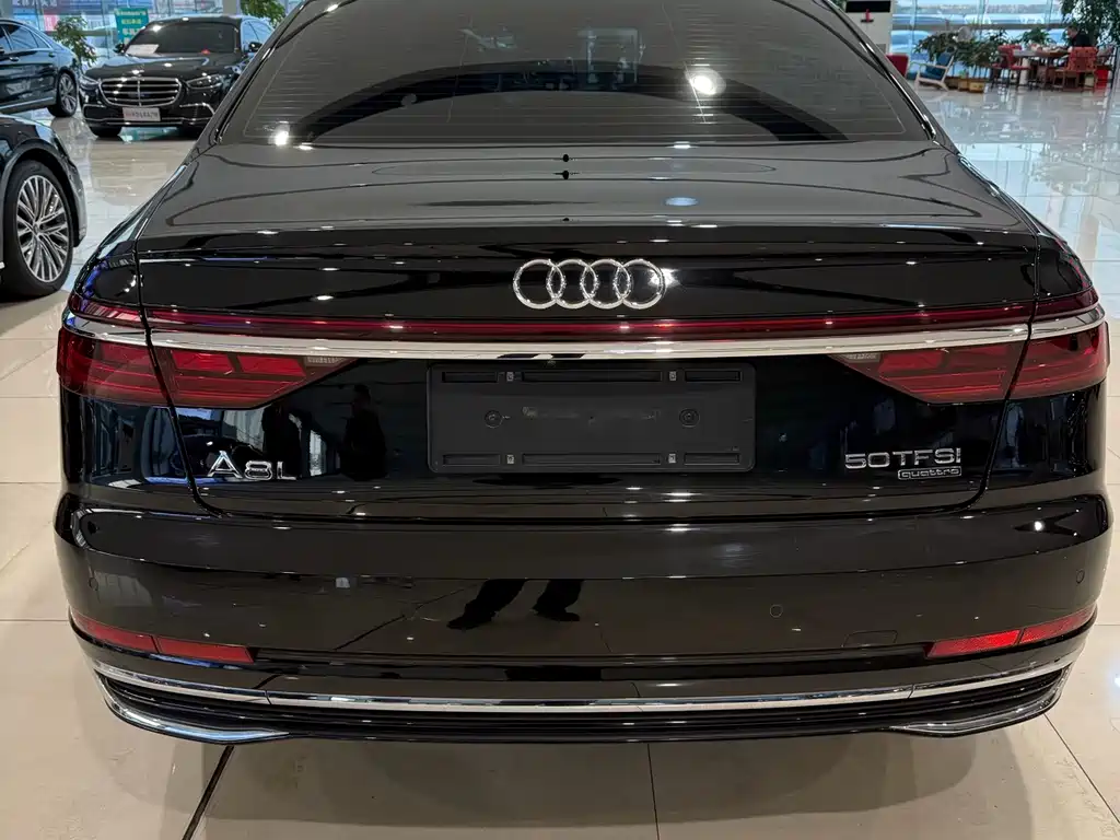 Audi A8 2023 — фото 4