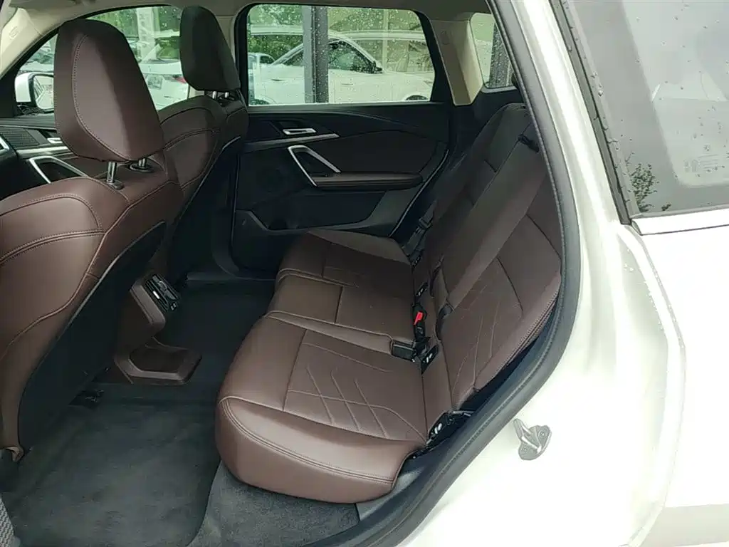 BMW iX1 2025 — фото 13