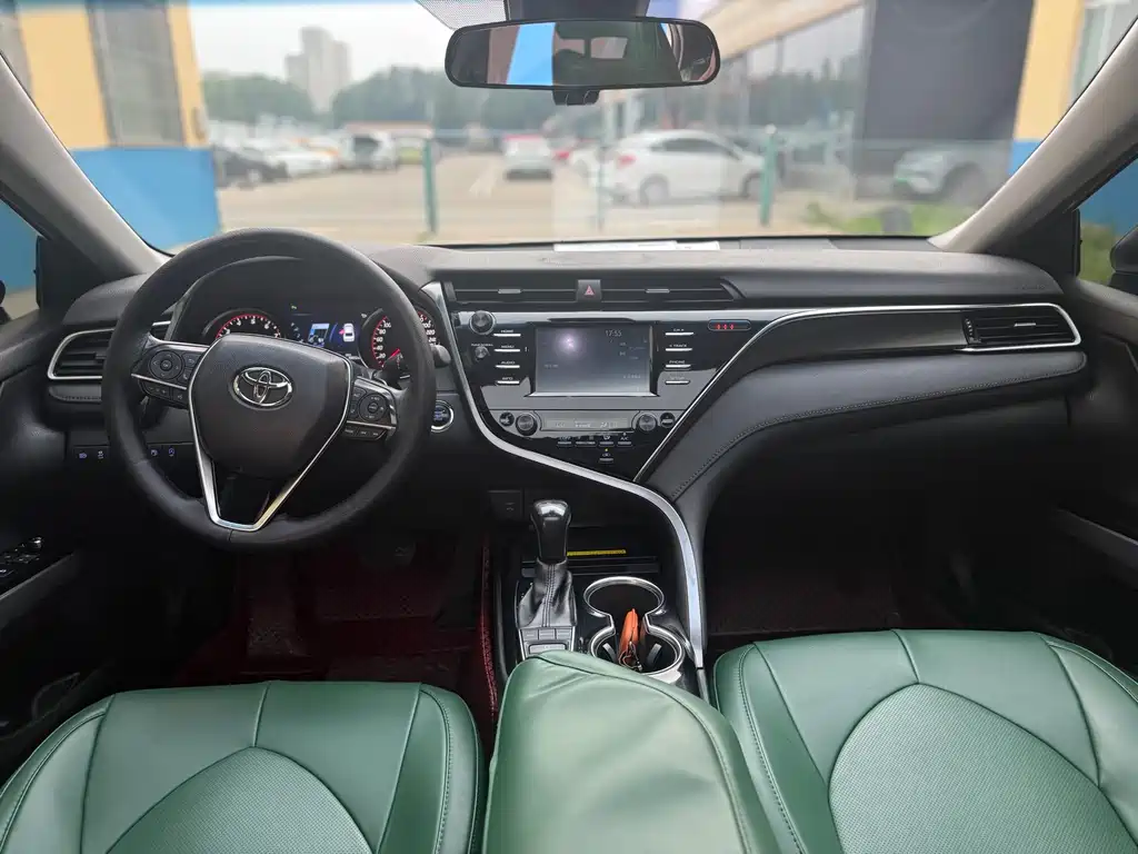 Toyota Camry 2019 — фото 5