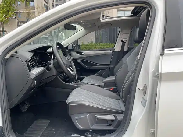 Volkswagen Sagitar 2022