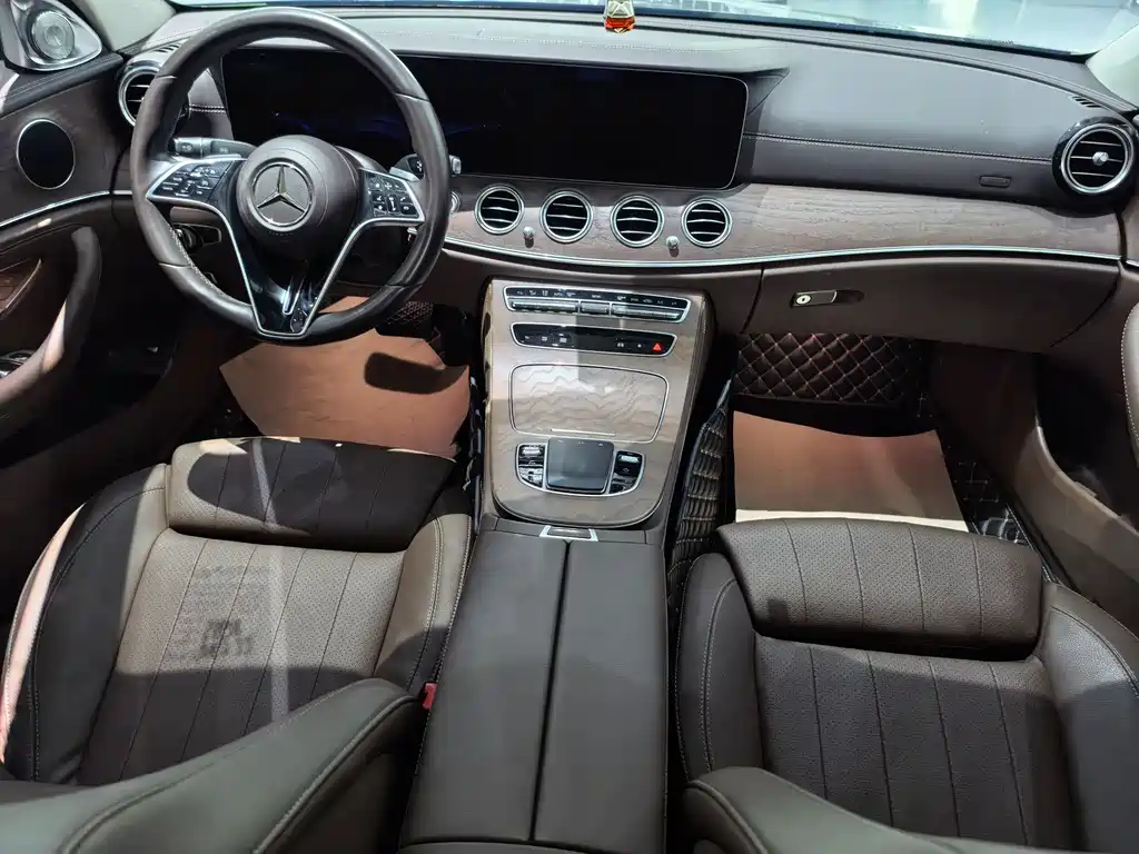 Mercedes-Benz E-Class 2023 — фото 11