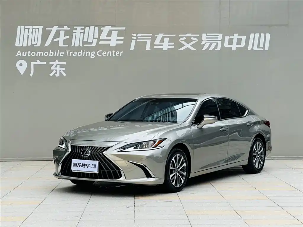 Lexus ES 2024