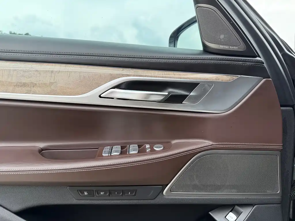 BMW 7 Series 2020 — фото 19
