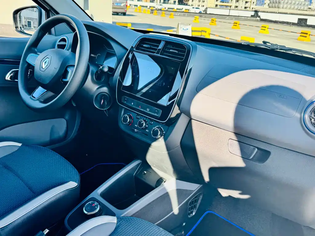 Renault Eno 2020 — фото 14