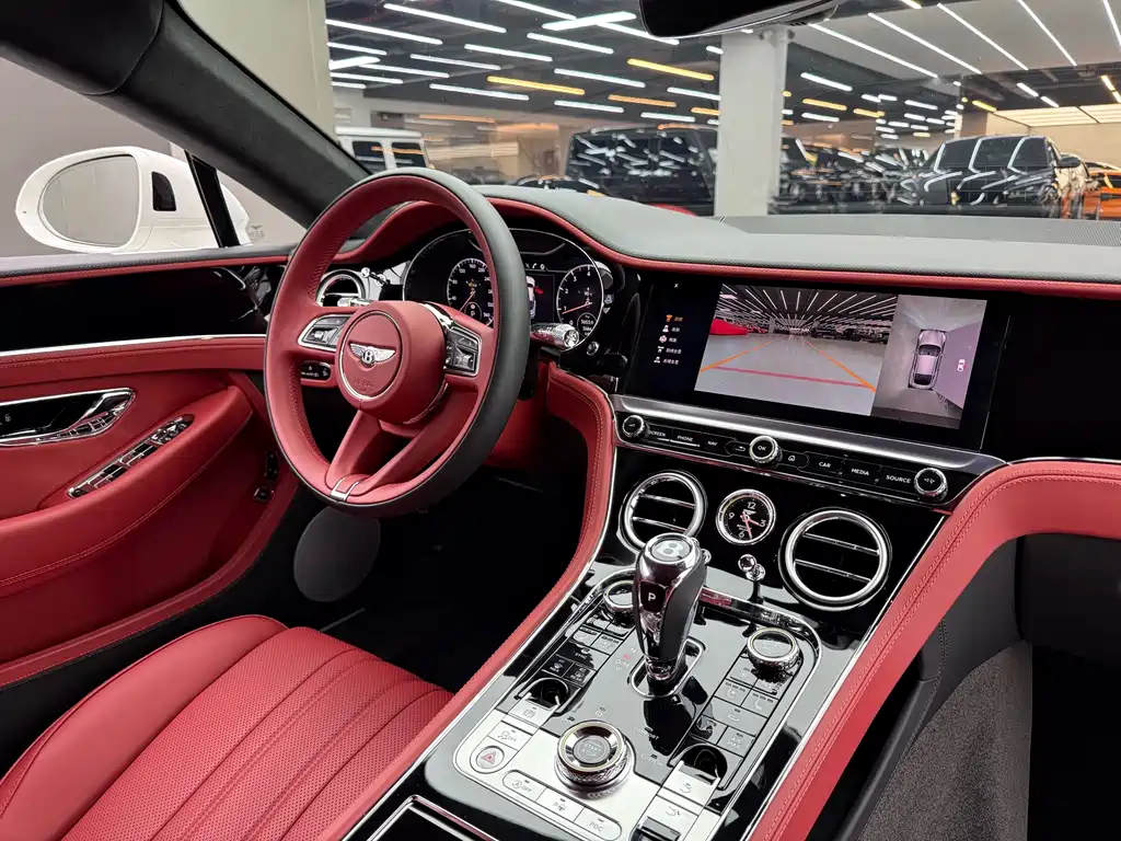 Bentley Continental 2024 — фото 16