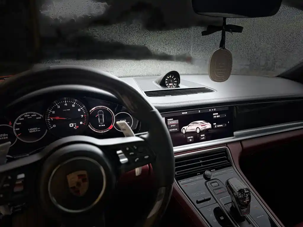 Porsche Panamera 2018 — фото 10