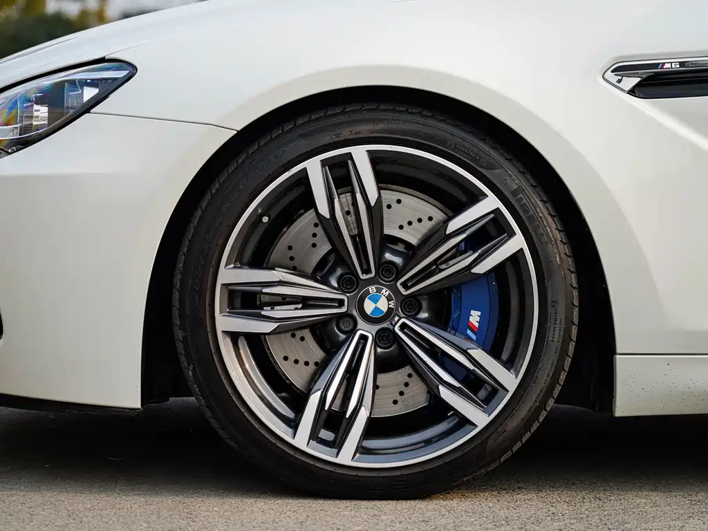 BMW M6 2015 — фото 12