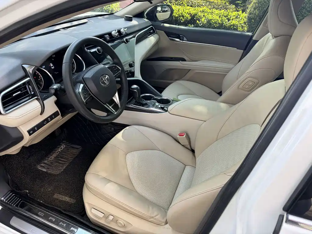 Toyota Camry 2019 — фото 7