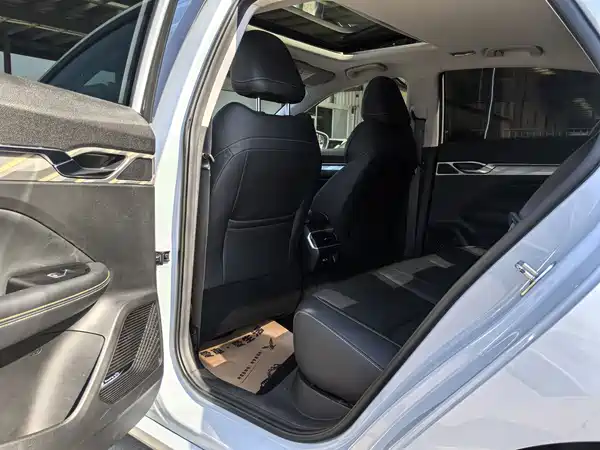 Geely Emgrand L Hip 2024