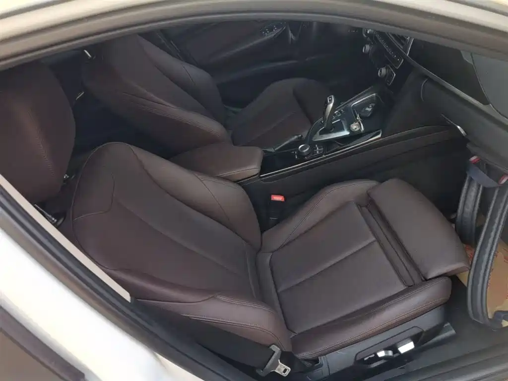 BMW 3 Series 2018 — фото 25