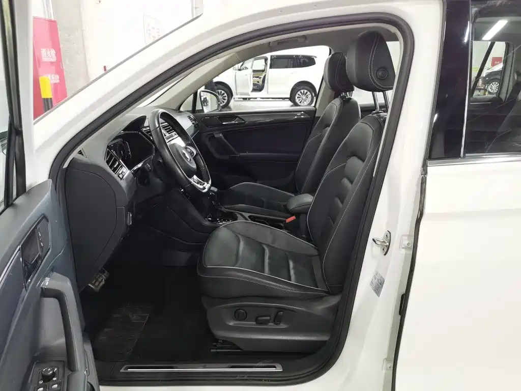 Volkswagen Tiguan L 2021 — фото 10