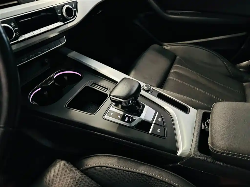 Audi A4L 2022 — фото 11