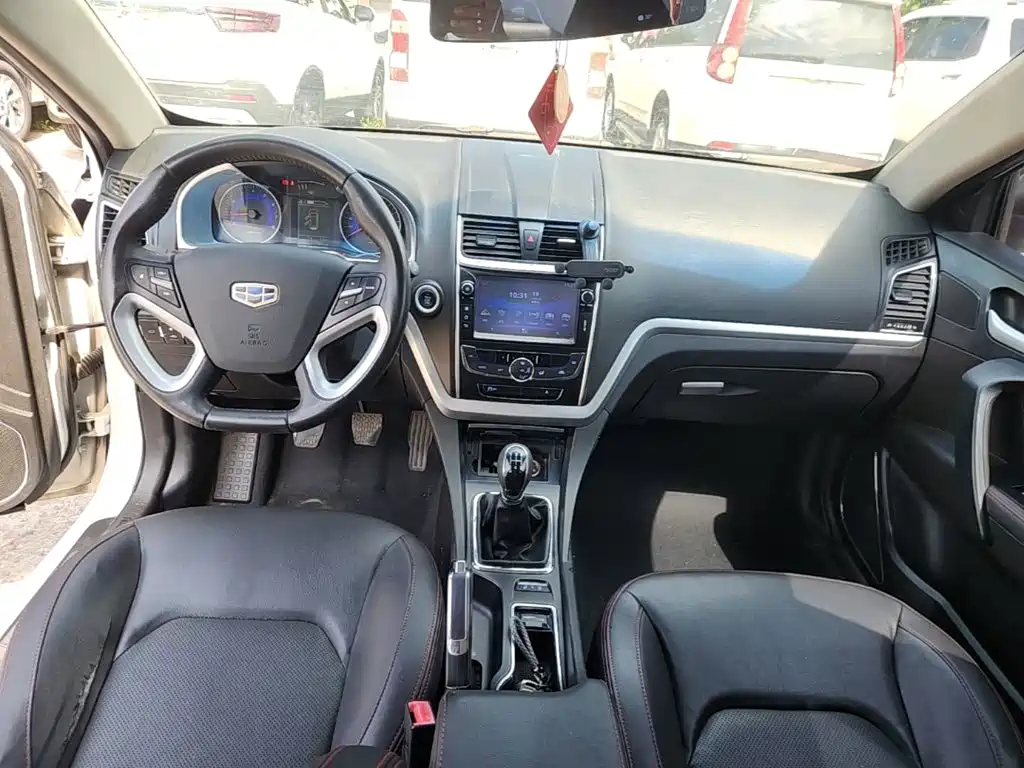 Geely Emgrand 2015 — фото 10