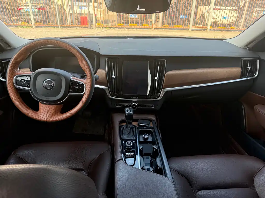 Volvo S90 2019 — фото 15