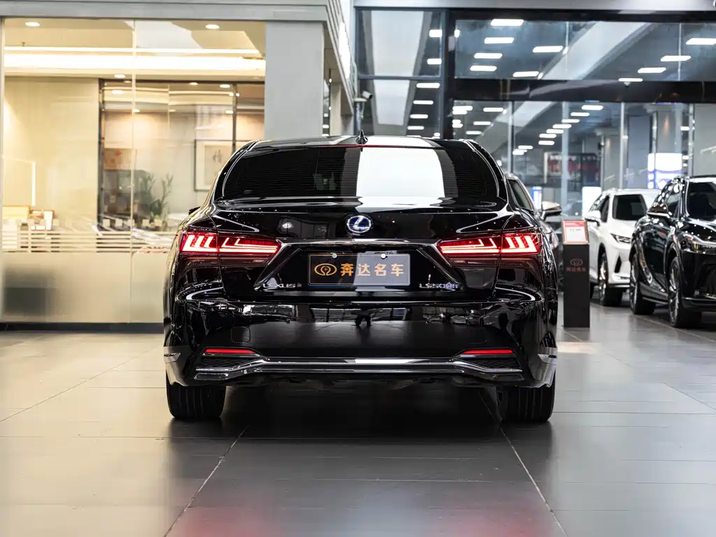 Lexus LS 2022