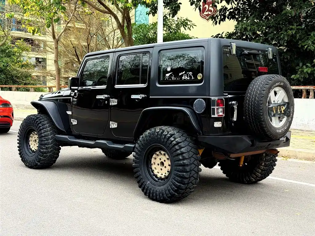 Jeep Wrangler 2015 — фото 12