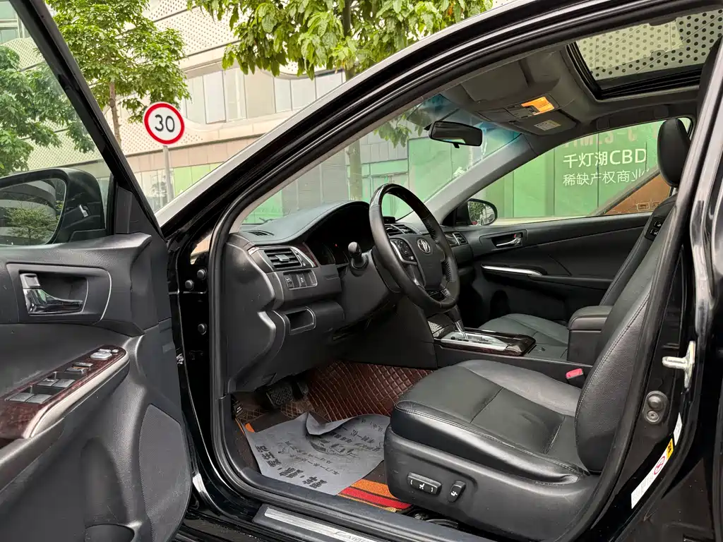 Toyota Camry 2015 — фото 9