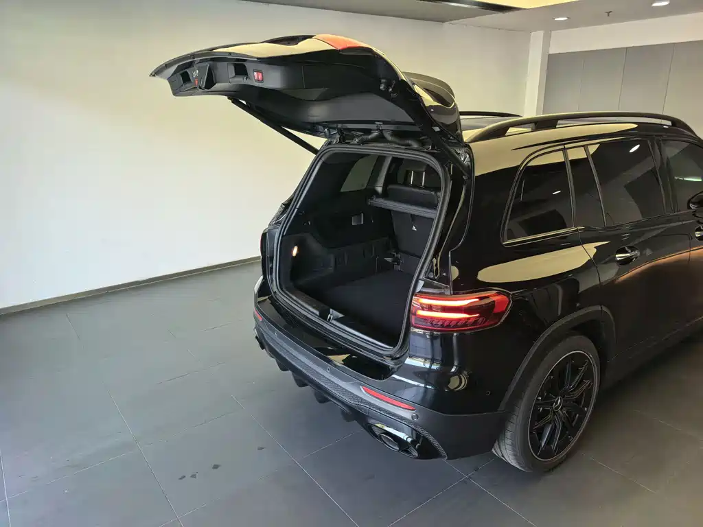 Mercedes-Benz GLB AMG 2025 — фото 11