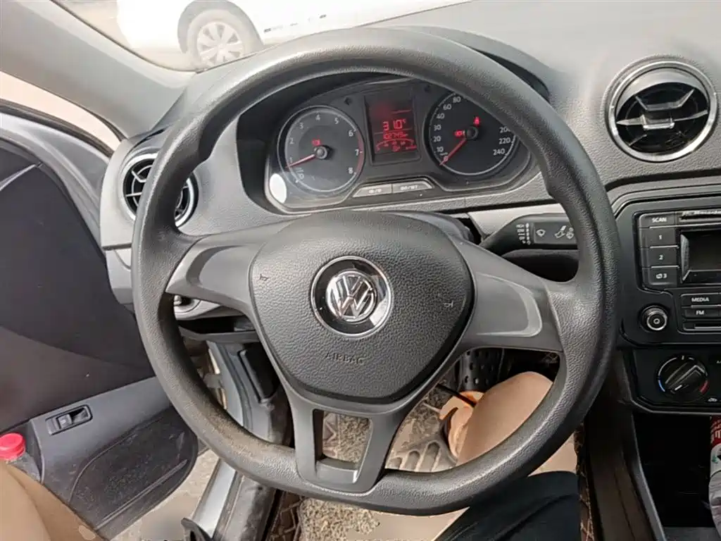 Volkswagen Jetta 2017 — фото 11