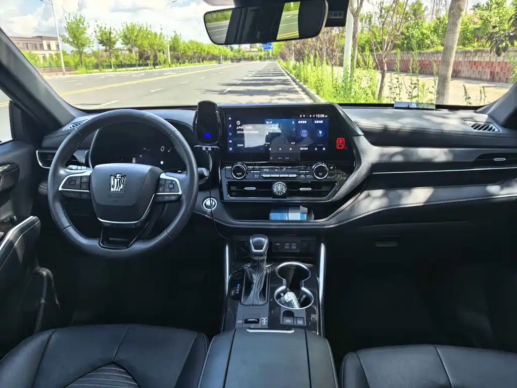 Toyota Crown Kluger 2022