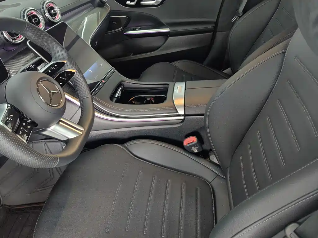 Mercedes-Benz C-Class 2024 — фото 10