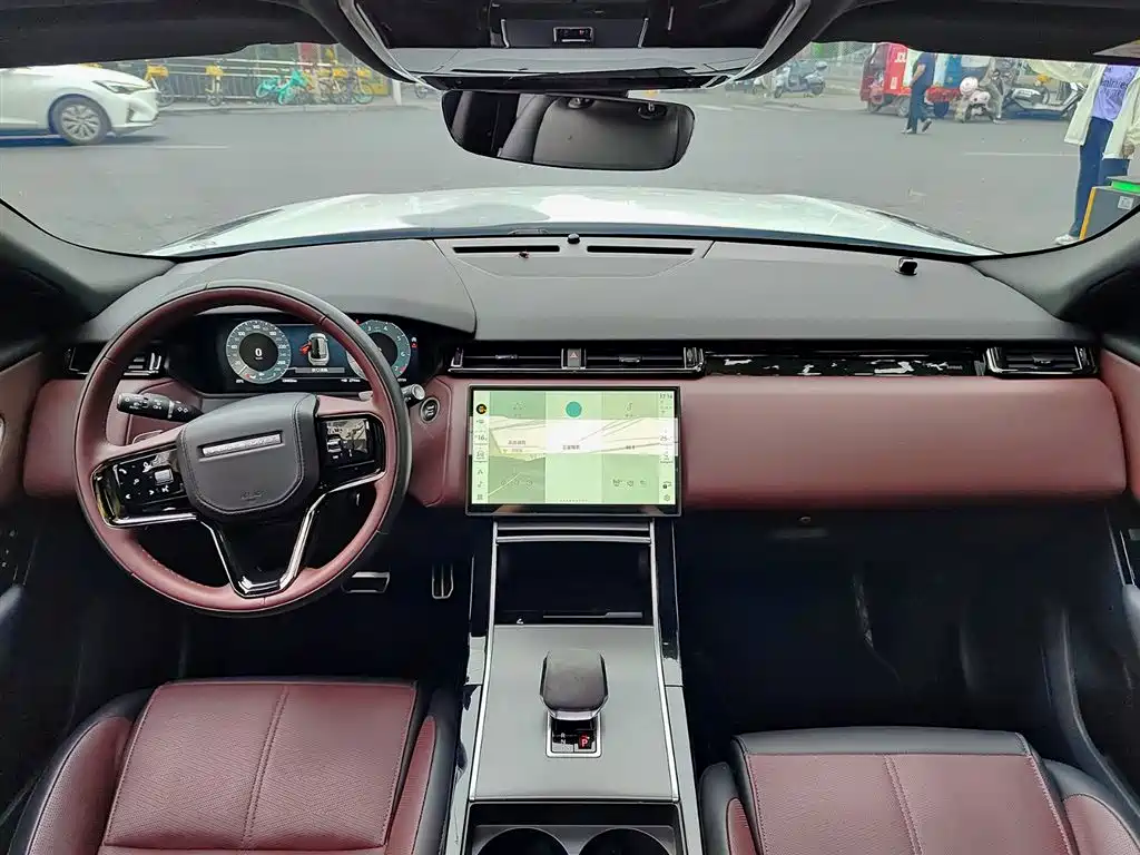 Land Rover Range Rover Velar 2024 — фото 10