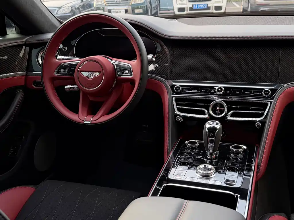 Bentley Flying Spur 2024 — фото 10