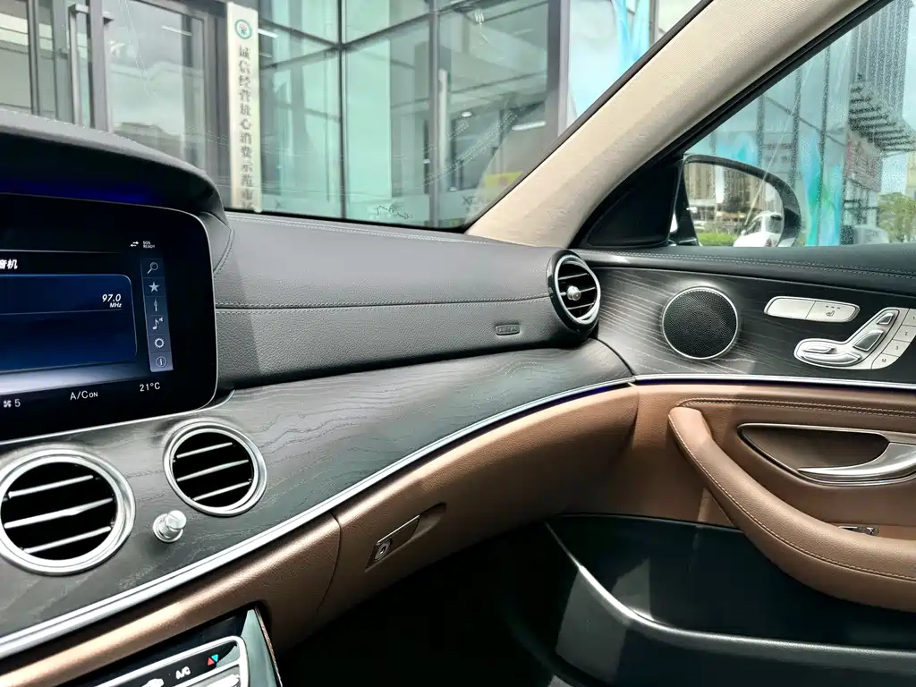 Mercedes-Benz E-Class 2017 — фото 11