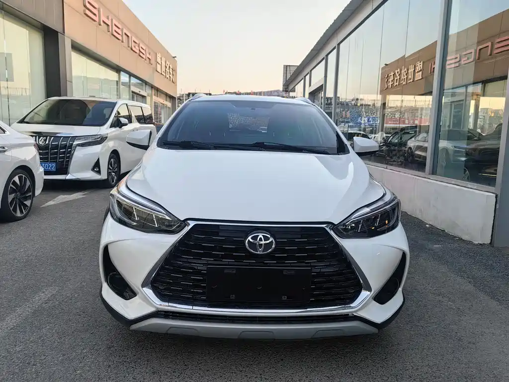 Toyota Yaris L 2021