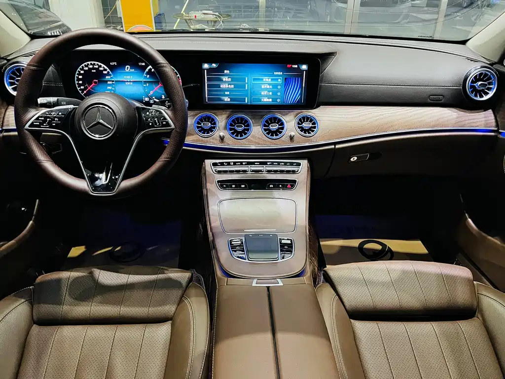 Mercedes-Benz E-Class 2023 — фото 6