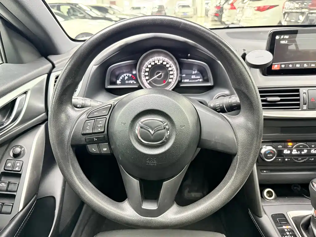 Mazda CX-4 2017 — фото 20