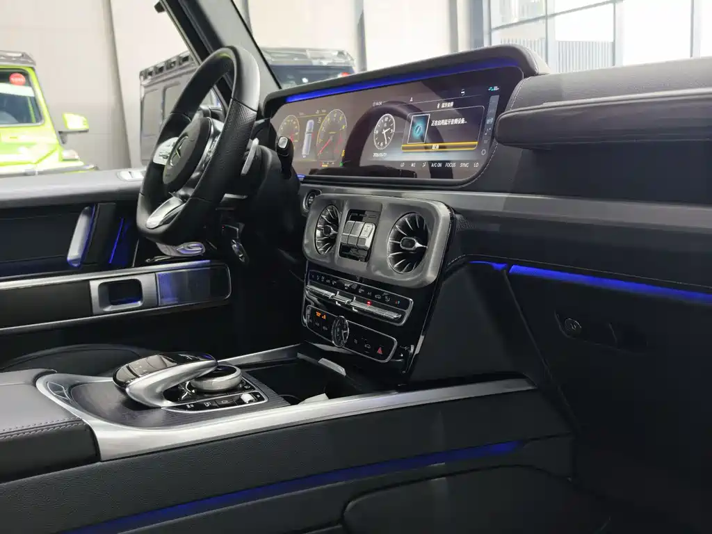 Mercedes-Benz G-Class 2023 — фото 10