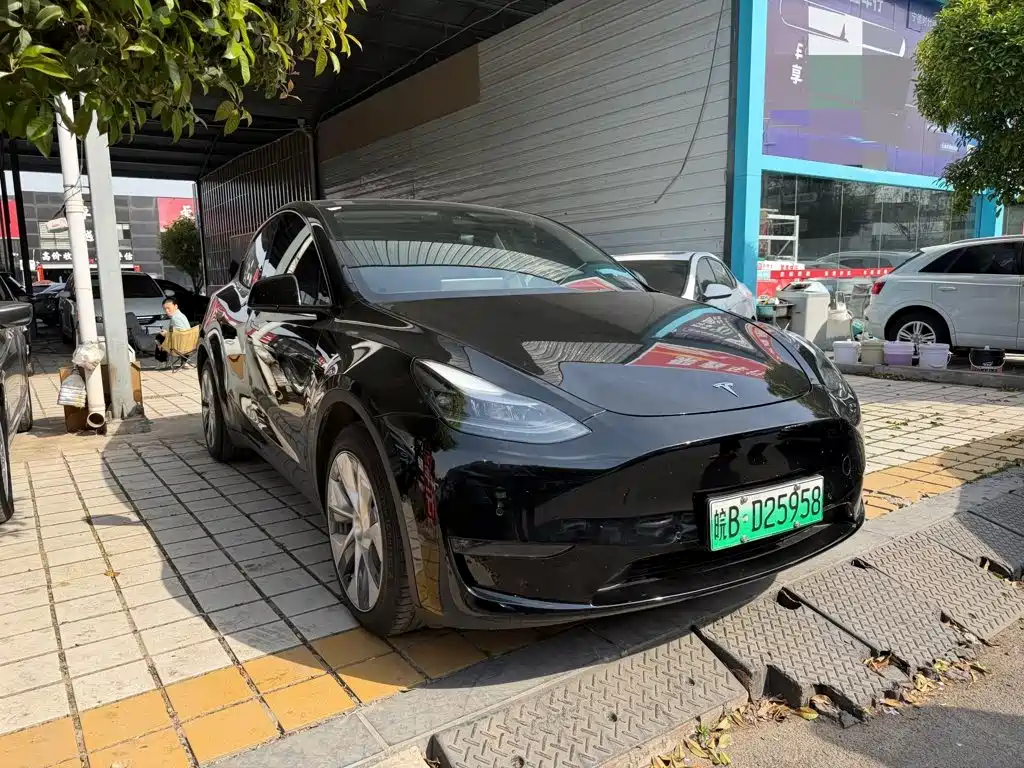 Tesla Model Y 2022