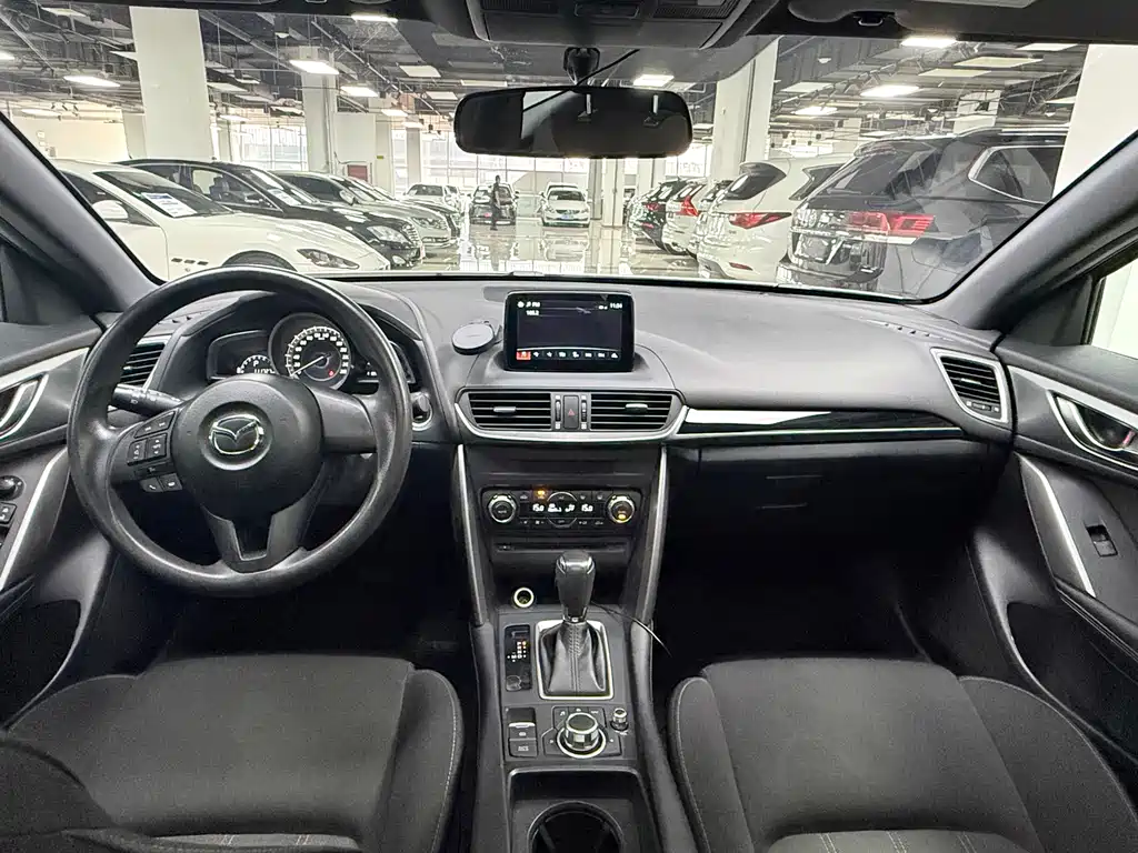Mazda CX-4 2017 — фото 19