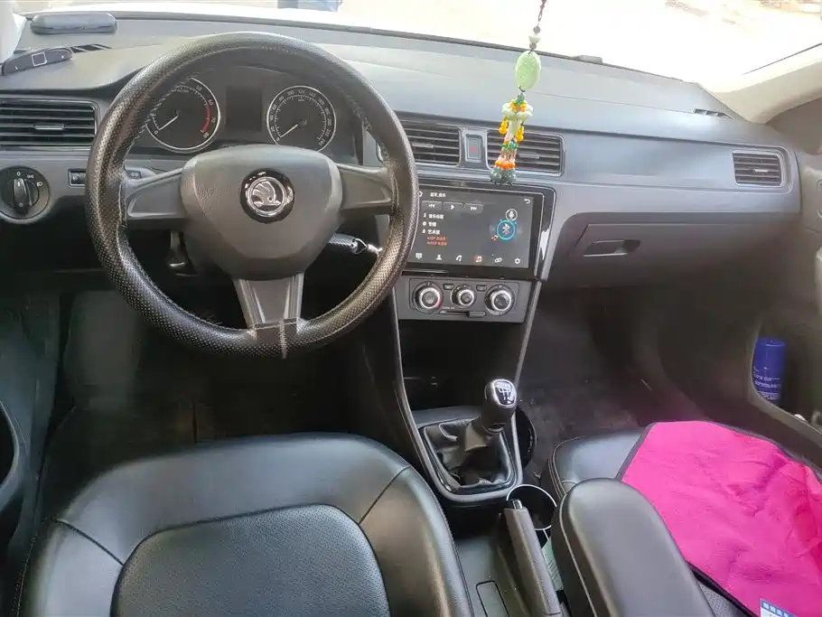 Skoda Rapid Spaceback 2018 — фото 12