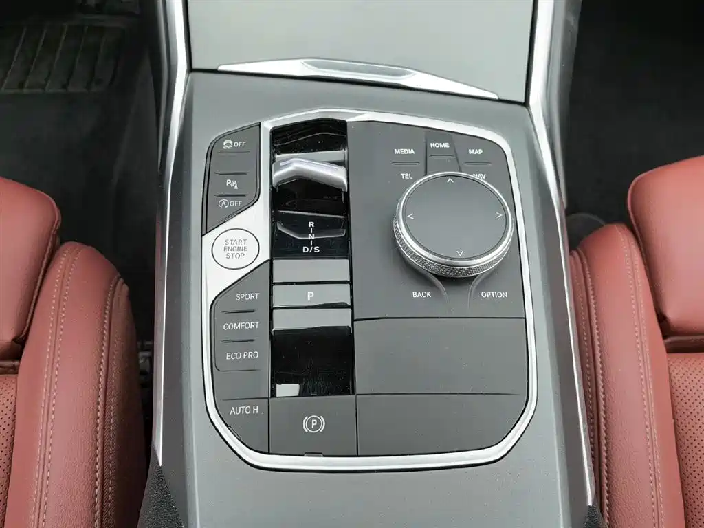 BMW 3 Series 2025 — фото 13