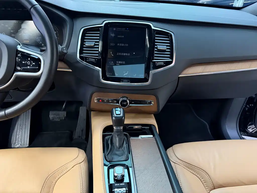 Volvo XC90 2018 — фото 14